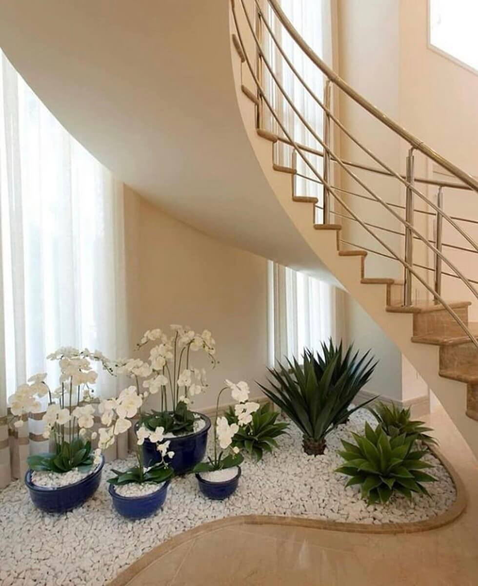 طراحی باغچه زیر پله06